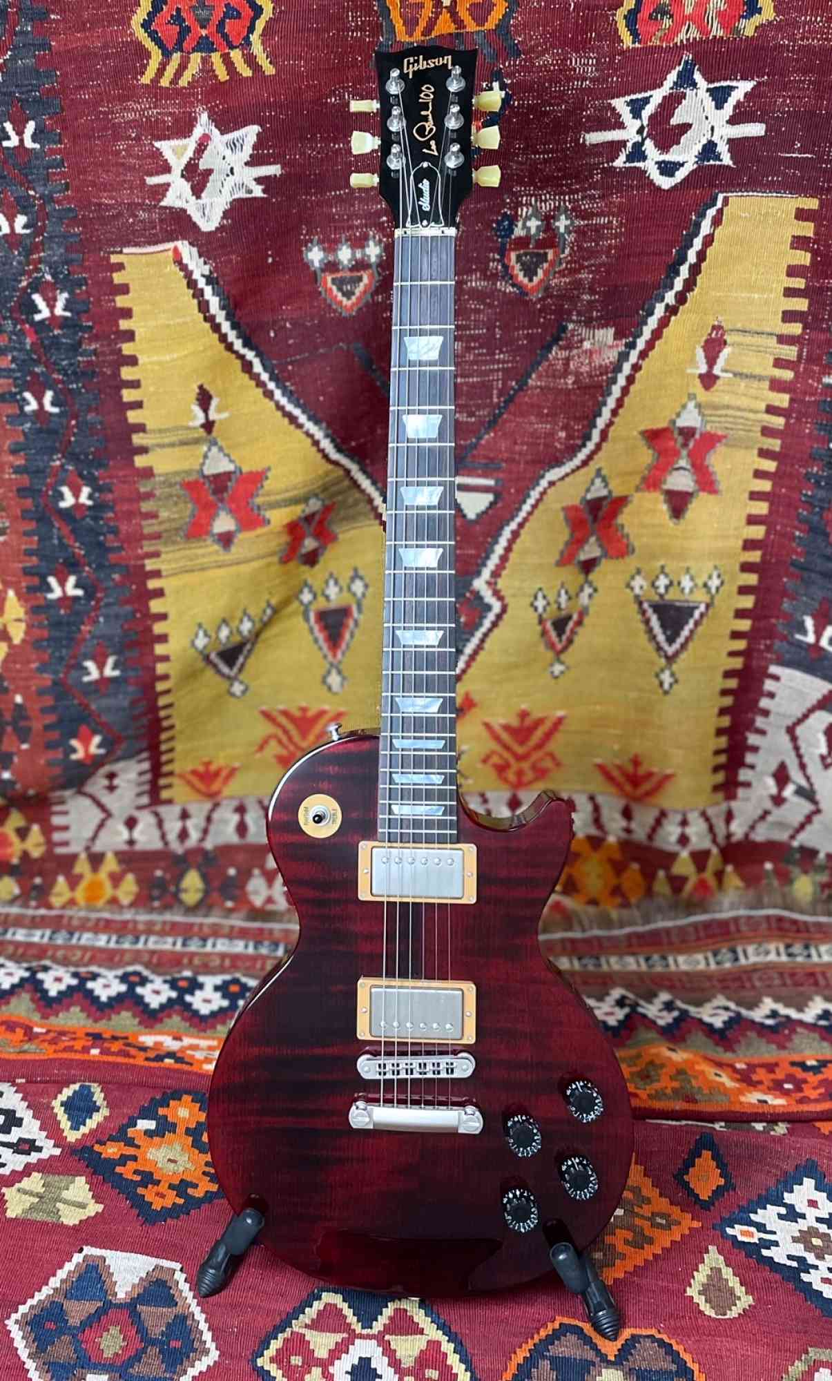 Gibson Les Paul Studio 100 2014 RED. Click to enlarge