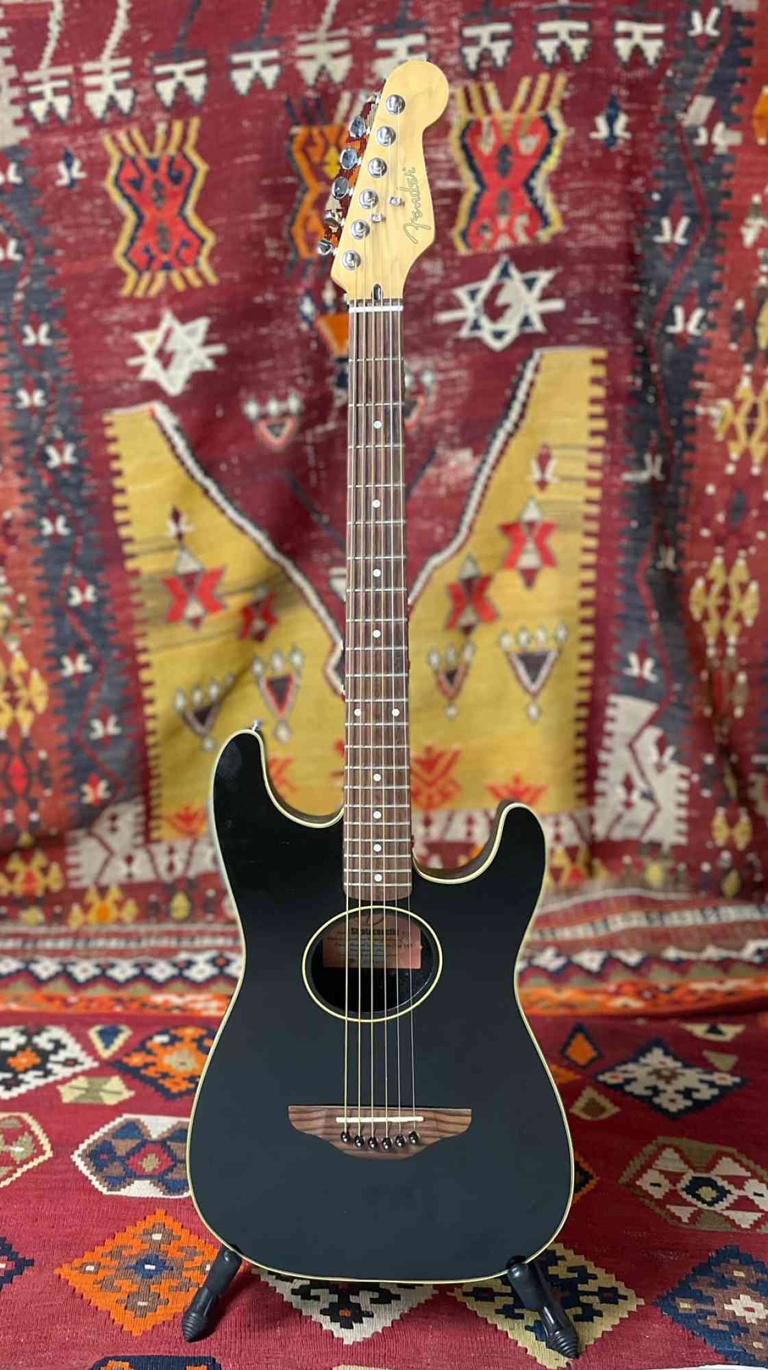 Fender Stratacoustic 2009 Black. Click to enlarge
