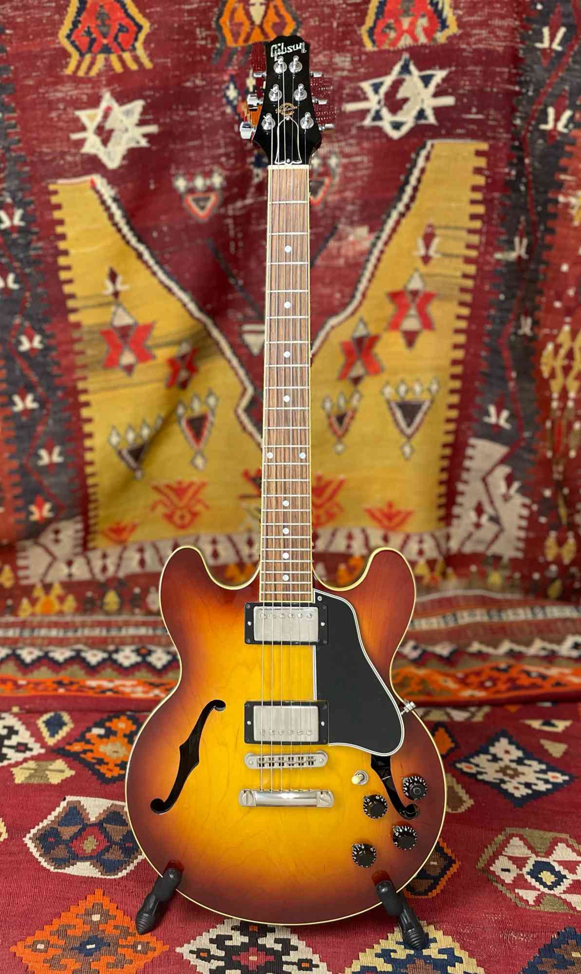 Gibson ES-336 Custom Shop 1997 Sunburst. Click to enlarge