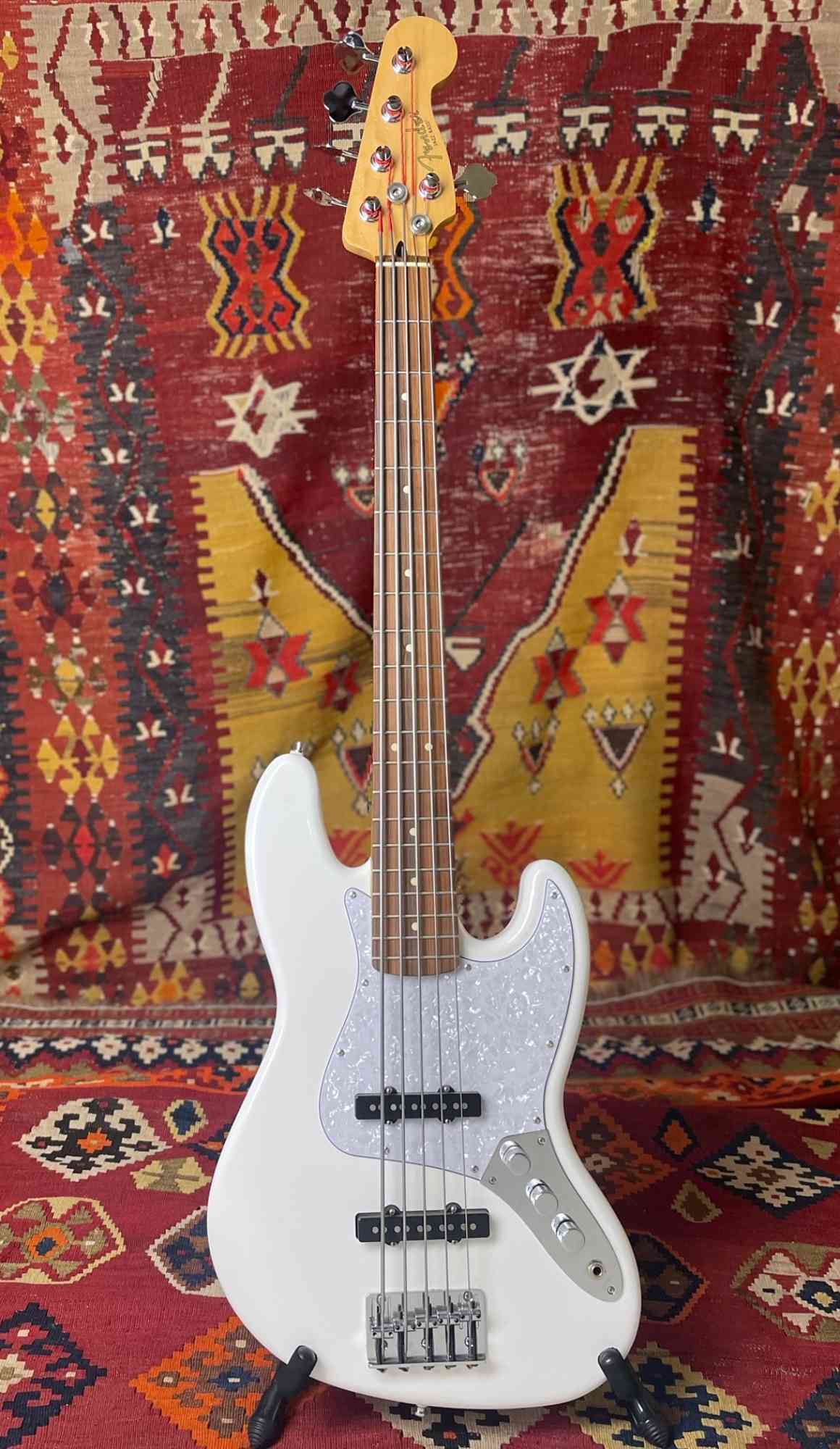 Front view of Fender Player Jazz Bass V 2019 Polar White