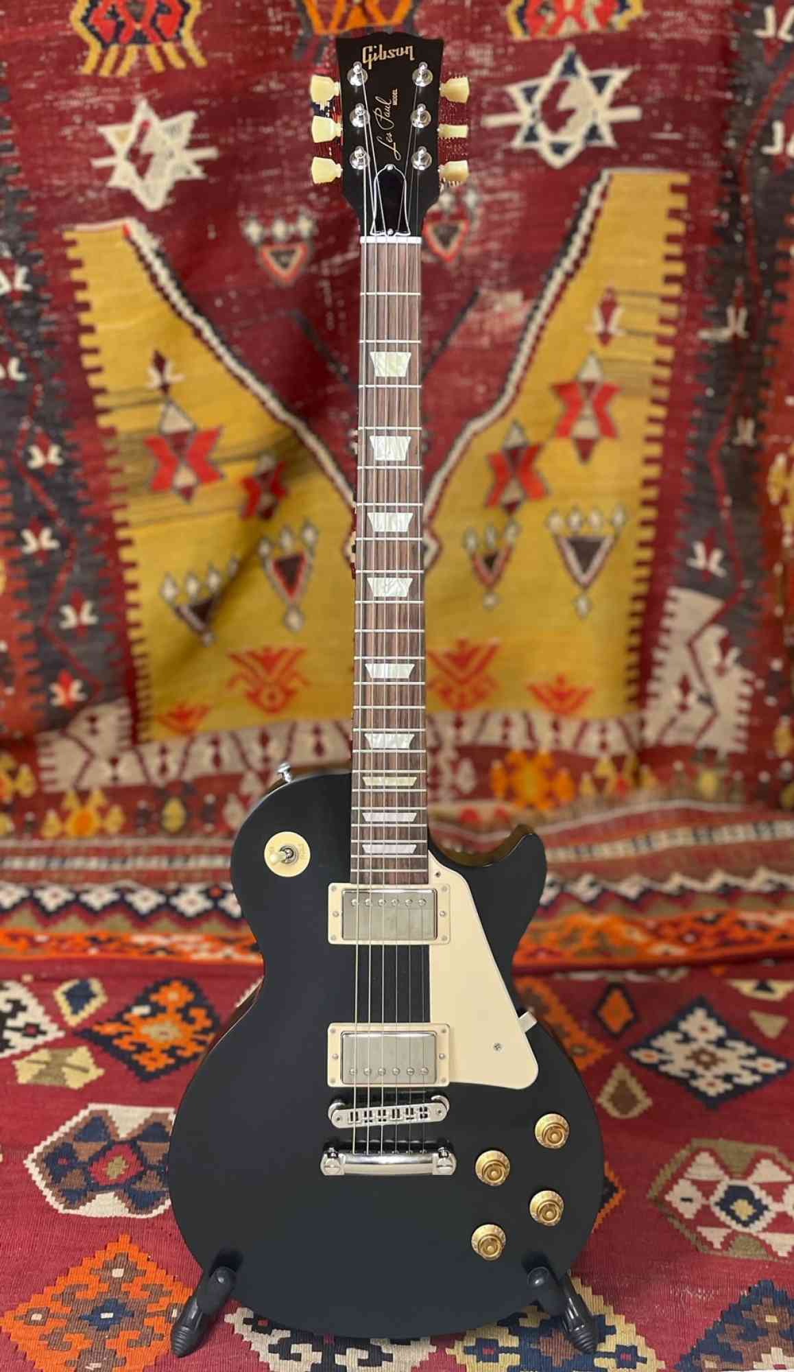 Gibson Les Paul Studio Tribute 2013 Black. Click to enlarge