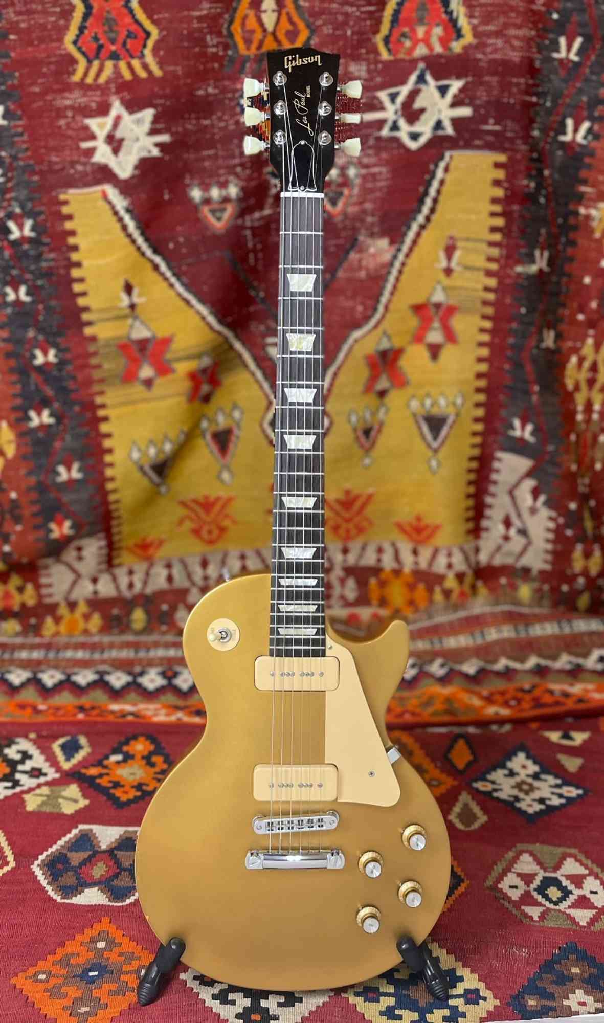 Gibson Les Paul '60's Tribute 2011 Golden Satin. Click to enlarge